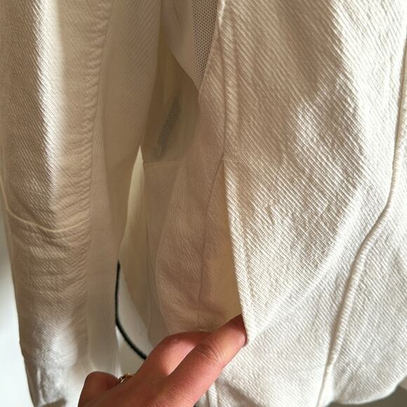 Blank NYC | White Mesh Detail Crepe Jacket Size L - Picture 2 of 13
